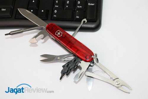 Kuis Berhadiah Pisau Lipat Victorinox CyberTool 34! 1 Victorinox