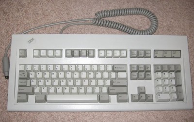 5 Alasan Menggunakan Keyboard Mekanikal 1 Keyboard Ibm model M yang dijual di ebay, berumur kurang lebih 30 tahun!