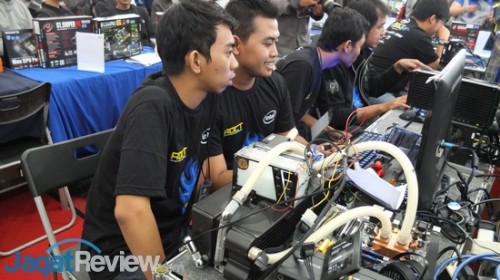 AOCT 2014 Yogyakarta: Sesi 1 Telah Dimulai! 2 Peserta no. 11 ini menggunakan pendingin yang cukup luar biasa.