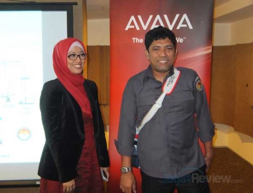 Endang Rachmawati, Country Manager Avaya Indonesia dan M Idham, Kepala Keamanan Jaringan TI Bawaslu