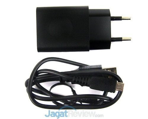 Review Lenovo Tab A8: Tablet Android 8 Inci Quad Core dengan Baterai Mumpuni 6 Charger dan kabel MicroUSB