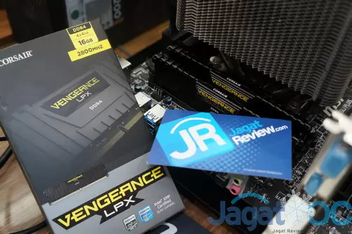 Hands-on DDR4: Corsair Vengeance LPX 16GB(4x4GB) DDR4-2800Mhz C16 7 VengeanceLPX 01