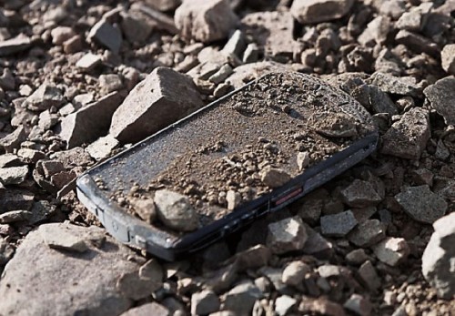 Inilah Smartphone Pertama di Dunia Dengan Display Safir 2 kyocera-brigadier
