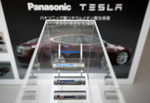Panasonic Investasi Pabrik Baterai Tesla 2 Tesla Model S Test Drive At The Panasonic Center Tokyo