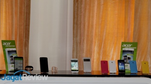 Acer: Terus Bersaing di Era PC+ 3 Beberapa produk smartphone Liquid dari Acer.