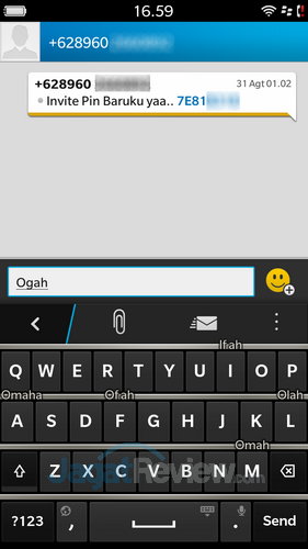 Review Blackberry Z3: Smartphone Blackberry 10 dengan Harga Murah 5 Blackberry Z3 - Keyboard