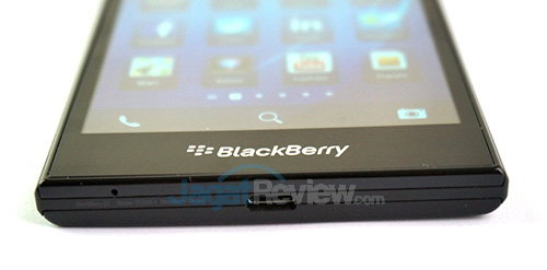 Review Blackberry Z3: Smartphone Blackberry 10 dengan Harga Murah 11 Blackberry Z3 - Sisi Bawah