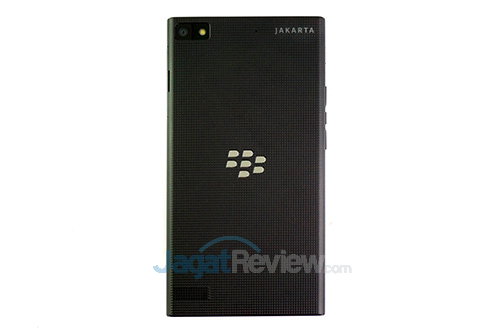 Review Blackberry Z3: Smartphone Blackberry 10 dengan Harga Murah 2 Blackberry Z3 - Tampak Belakang