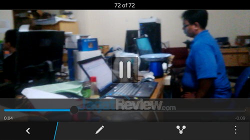 Review Blackberry Z3: Smartphone Blackberry 10 dengan Harga Murah 7 Blackberry Z3 - Video