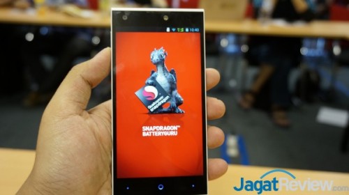Unboxing Smartfren Andromax V3S: Smartphone Untuk Pencinta Selfie 7 _DSC2942
