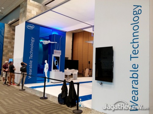 IDF 2014: Day 1 - Merasakan Langsung Hal Baru dari Sang Raksasa Teknologi 8 Wearable device tentu saja menjadi salah satu pusat perhatian di IDF 2014 ini.