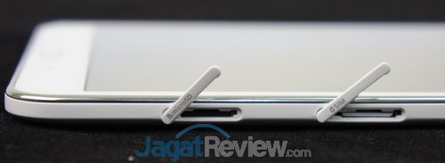 Review Samsung Galaxy Tab 4 8.0: Tablet Android KitKat 8 Inci yang Kaya Fitur 15 Di sisi kiri Anda akan menemukan slot microSD dan slot SIM-card