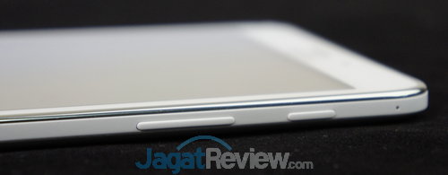 Review Samsung Galaxy Tab 4 8.0: Tablet Android KitKat 8 Inci yang Kaya Fitur 14 Di sisi kanan terdapat tombol powel sekaligus lock/unlock dan tombol pengaturan volume