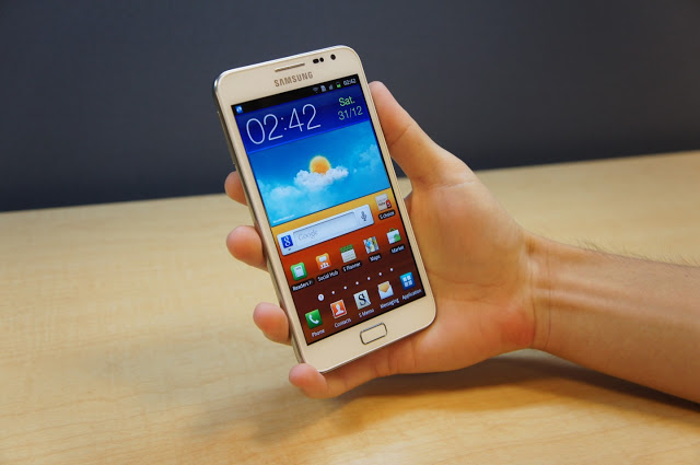 Smartphone Berlayar Besar Kian Diminati 9 galaxy note 1