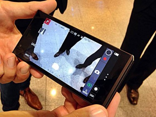 Panasonic Umumkan Smartphone Bersensor Kamera 1 Inci 2 lumix