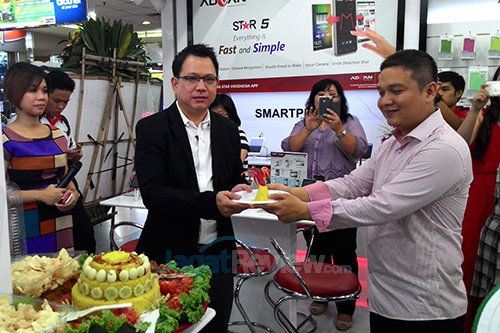 Advan Buka Experience Store 2 Advan Experience Store - Potong Tumpeng