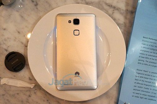 Huawei Perkenalkan Ascend Mate 7 dan P7 2 Huawei Ascend Mate 7 - Finger Sensor