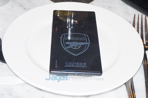 Huawei Perkenalkan Ascend Mate 7 dan P7 4 Huawei Ascend P7 - Arsenal Edition