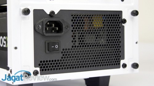 Terakhir: Kunci PSU dan panel penutupnya.