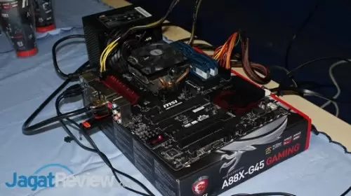 Seminar Overclocking APU AMD untuk Persiapan AOCC di UMN 2 Sistem yang digunakan dalam lomba AOCC.