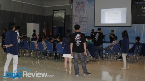 Seminar Overclocking APU AMD untuk Persiapan AOCC di UMN 1 Workshop overclocking ini diikuti selain oleh peserta AOCC juga oleh peserta Techno Update yang berminat mengenal lebih dalam apa itu overclocking.