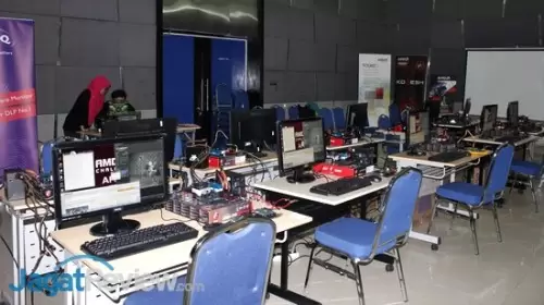 Seminar Overclocking APU AMD untuk Persiapan AOCC di UMN 3 Arena AOCC di Function Hall UMN.