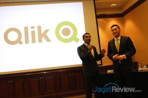 Qlik Sense Permudah Bikin Laporan Analitik 1 Kiri-Kanan: Terry Smagh, Vice President of Qlik, Asia; Victor Ng, Lead Solutions Architect, Qlik South East North Asia