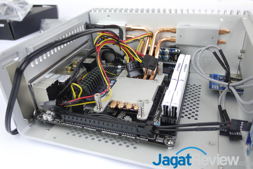 Review Streacom FC8 Evo: Casing Mini-ITX untuk PC Fanless 27 StreacomFC8Evo_62