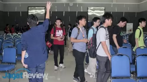 Perkenalan Teknologi Terkini di Techno Update Univ. Multimedia Nusantara 1 Tepat jam 9 pagi, para peseta mulai memasuki arena acara.