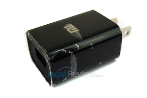 Review Xiaomi Mi3: Smartphone Android Snapdragon 800 Paling Murah 9 Xiaomi Mi3 - Charger