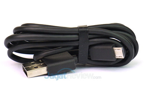 Review Xiaomi Redmi 1s: Smartphone Android Kencang dengan Harga Murah 9 Xiaomi Redmi 1S - Kabel USB