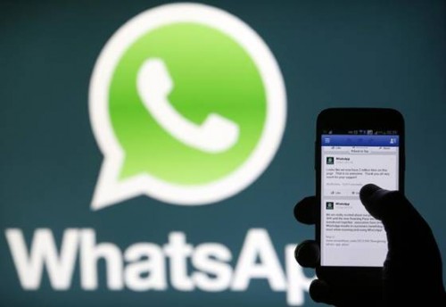 WhatsApp Capai 700 Juta Pengguna Aktif per Bulan 1 A Whatsapp App logo is seen behind a Samsung Galaxy S4 phone that is logged on to Facebook in the central Bosnian town of Zenica