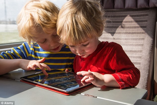 Riset : iPad, Merek Paling Populer untuk Anak-anak 28 playing ipad