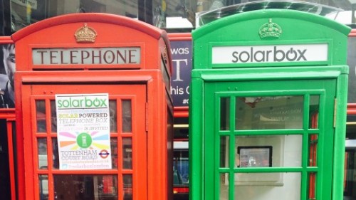London Manfaatkan Kotak Telepon Umum Lama sebagai Solarbox Gratis 1 solarbox-phone-box-charging