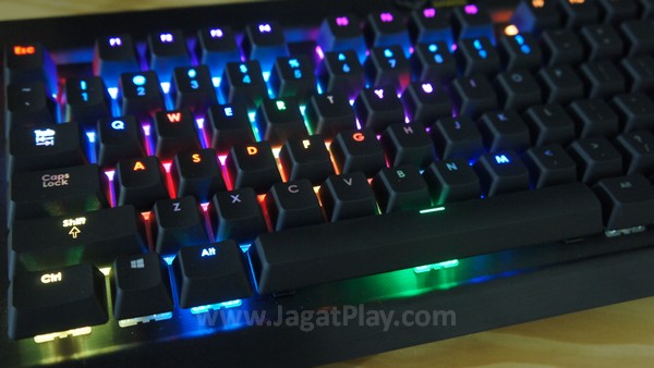 Review Corsair Gaming K70 RGB: Bermain Ditemani Simfoni Warna! 13 Corsair Gaming K70 RGB 10