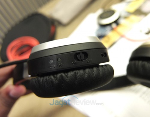Jabra Evolve 65 dengan koneksi Bluetooth