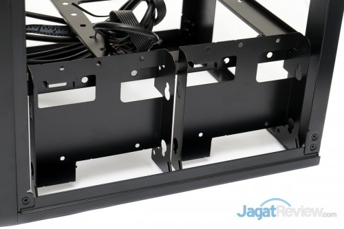 Thermaltake Core V1 17