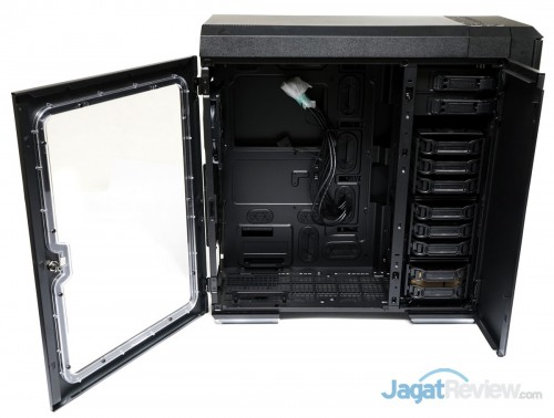 Hands-On Review Thermaltake Urban T81: Casing Full-Tower High-End 1 Thermaltake Urban T81 19