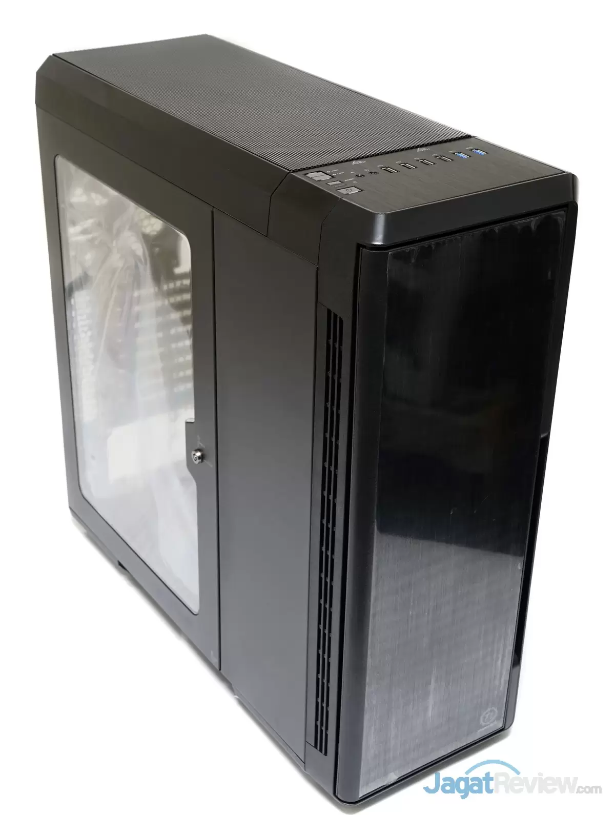 Hands-On Review Thermaltake Urban T81: Casing Full-Tower High-End 65 Thermaltake Urban T81 210