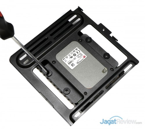 Hands-On Review Thermaltake Urban T81: Casing Full-Tower High-End 6 Thermaltake Urban T81 75