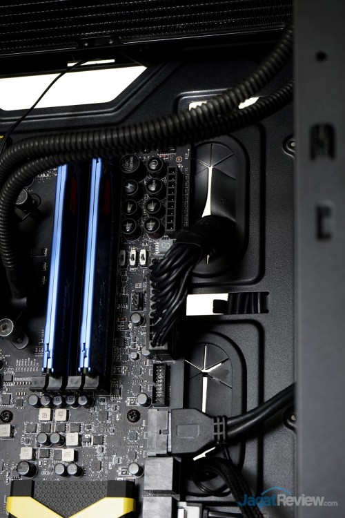 Hands-On Review Thermaltake Urban T81: Casing Full-Tower High-End 5 Thermaltake Urban T81 84