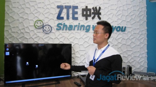 ZTE Siap Bangun Jaringan WiFi Anti Blank-Spot di Industri Perhotelan 4 Kenneth Hu, Vice President Channel Marketing PT ZTE Indonesia, sedang menjelaskan produk ZTE Thin Client