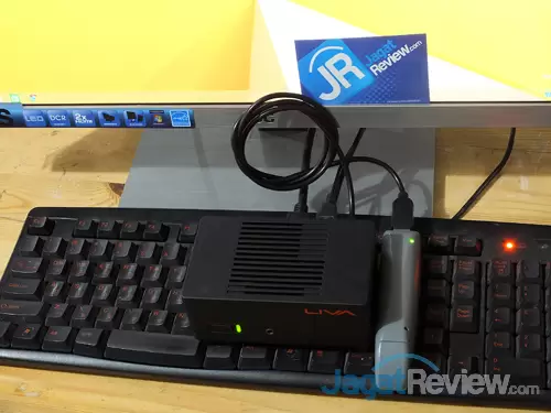 Review ECS LIVA 32 GB: PC Desktop Super Irit Berukuran Mungil 2 ecs liva 32gb powered by power bank