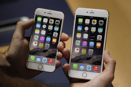 Penjualan iPhone 6 Diprediksi Tembus 71.5 Juta Unit Sampai Akhir Tahun? 1 Apple Inc. Reveals Bigger-Screen iPhones Alongside Wearables