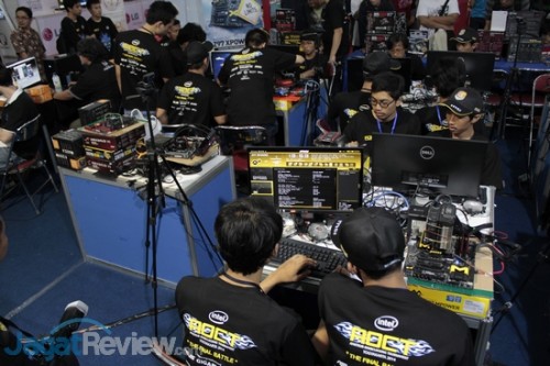 AOCT 2014 The Final Battle: Motherboard Challenge MSI Tengah Berlangsung 1 AOCT 2014 The Final Battle - Day 2 (001)