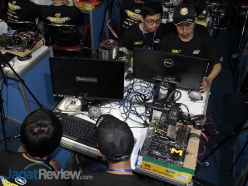 AOCT 2014 The Final Battle: Motherboard Challenge MSI Tengah Berlangsung 2 AOCT 2014 The Final Battle - Day 2 (003)
