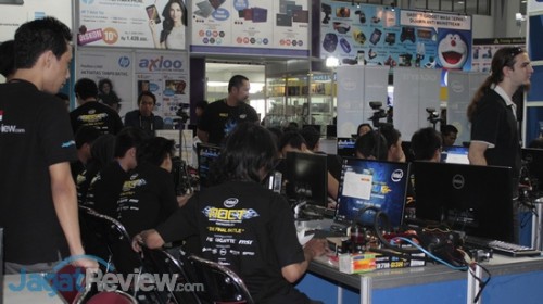 AOCT 2014 The Final Battle: Motherboard Challenge Gigabyte Tengah Berlangsung 1 AOCT 2014 The Final Battle - Day 3 (01)
