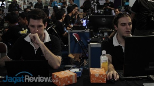 AOCT 2014 The Final Battle: Motherboard Challenge ASUS Tengah Berlangsung 3 AOCT 2014 The Final Battle - Day 3 (03)