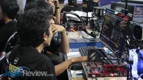 AOCT 2014 The Final Battle: Motherboard Challenge ASUS Tengah Berlangsung 2 AOCT 2014 The Final Battle - Day 3 (04)