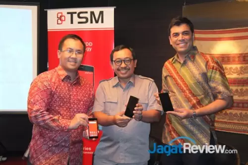 TSM Technologies Ajak Produsen Lokal Hadirkan Ponsel Berteknologi 4G LTE 2 Kiri-Kanan: Benson E. Kawengian, Managing Director TSM Technologies; Ignatius Warsito, Direktur Industri Elektronik dan Telematika, Kemenperin; Mantosh Malhotra, Regional Head Qualcomm, South East Asia & Pacific